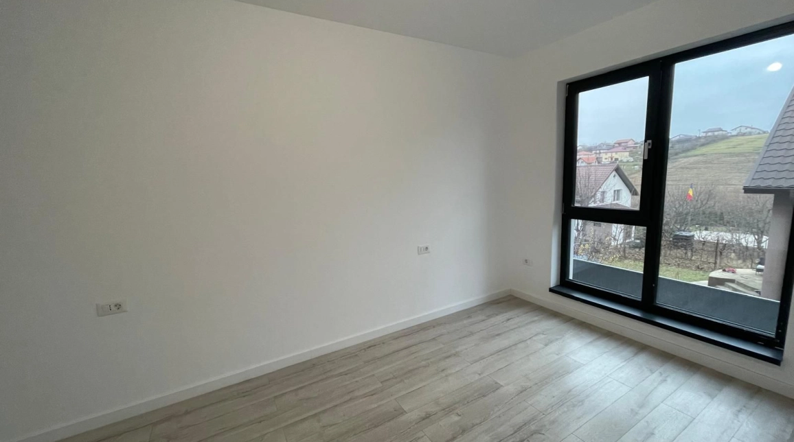 Oferta Apartament nou, 3 camere, semidecomandat, 83 mp , CUG, de vanzare,  1.5 km de la Al. T. Neculai imagine 3