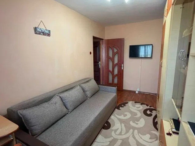 Podu Ros apartament  30 mp , o camera,  decomandat , de vanzare,  (Piata Nicolina) 162879