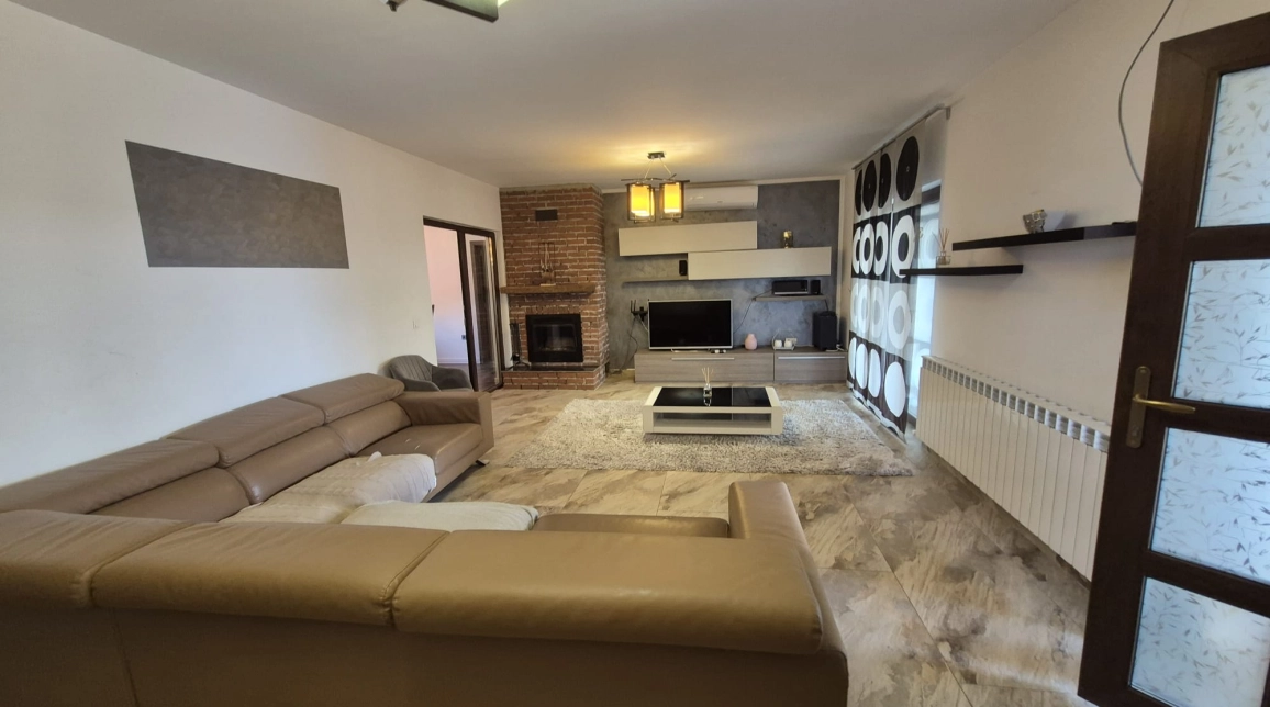 Oferta Casa, 5 camere, 148 mp , Miroslava, de vanzare,   Valea Adanca -5 drumuri imagine 1