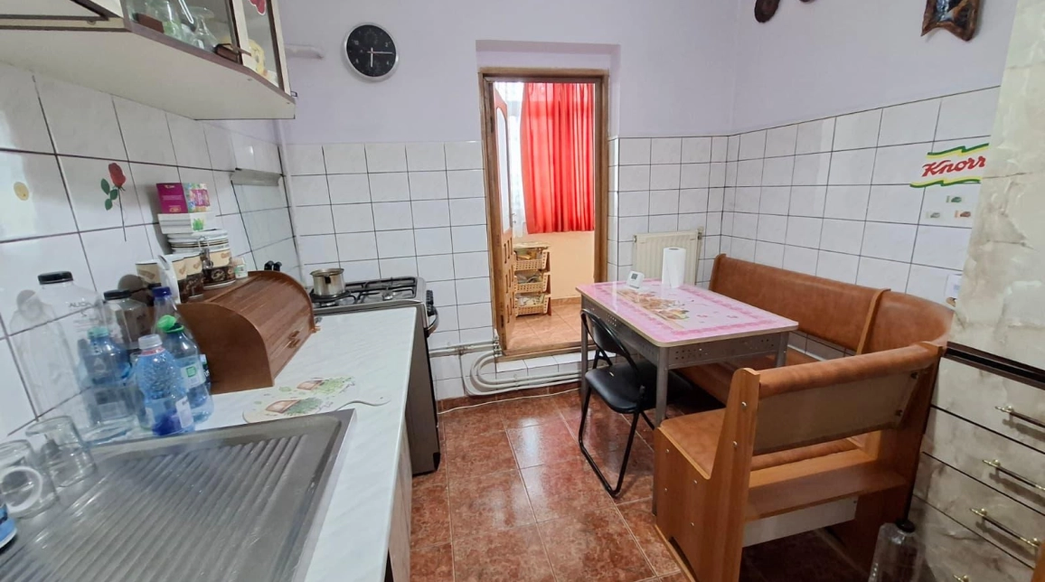 Oferta 3 camere, semidecomandat, 60 mp , de vanzare apartament in zona Nicolina,  Nicolina 2 imagine 2