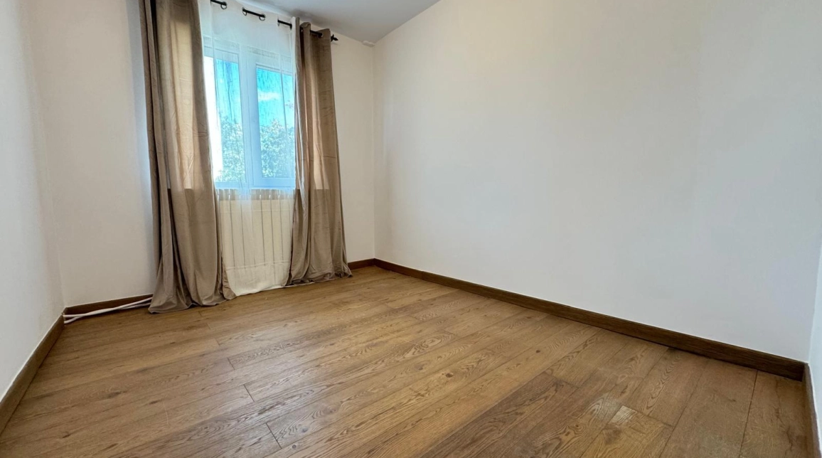 Oferta Apartament de vanzare, 4 camere, semidecomandat, 64 mp , Mircea cel Batran,  Complex Mircea cel Batran imagine 4