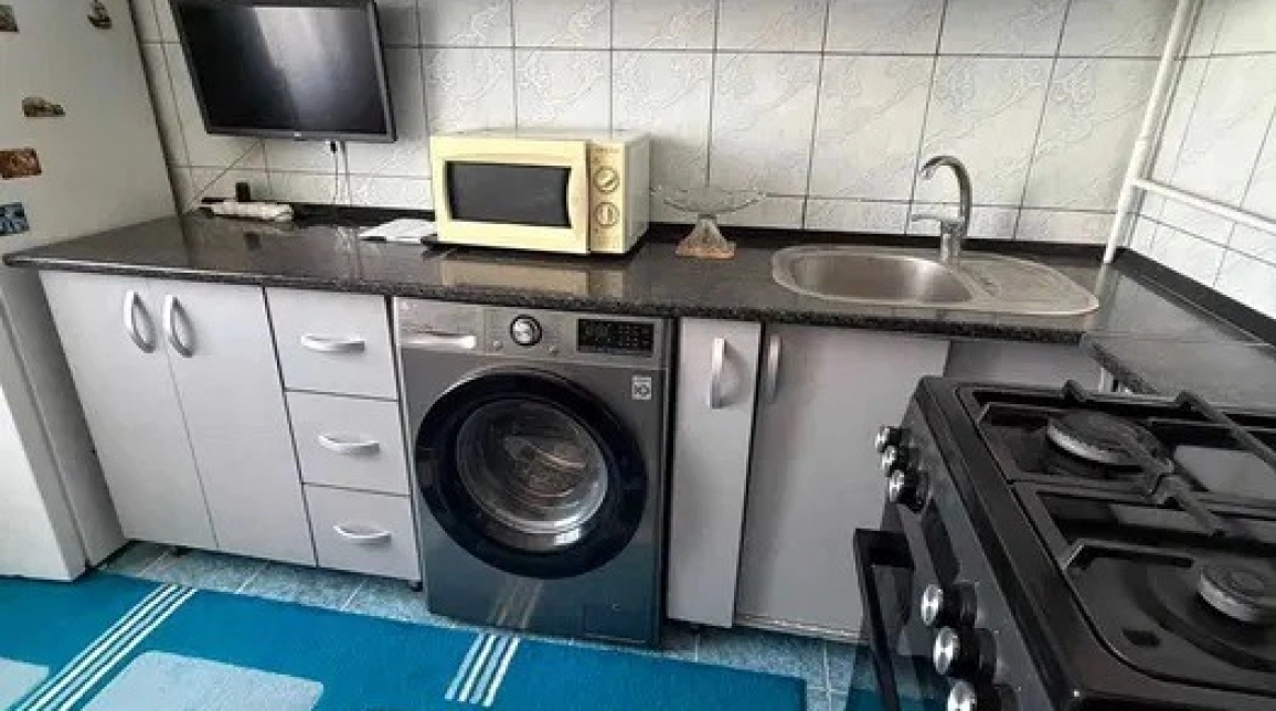 Oferta Podu Ros apartament 30 mp , o camera, decomandat, de vanzare,  Piata Nicolina imagine 3