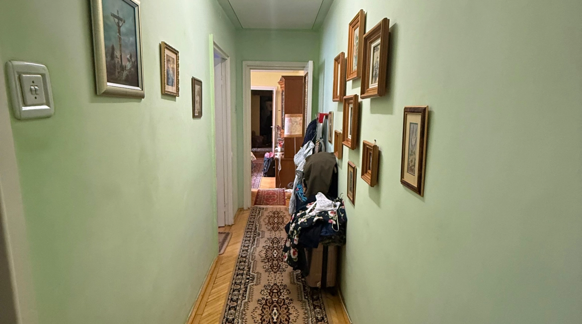 Oferta 3 camere, semidecomandat, 72 mp , de vanzare apartament in zona Podu Ros,  Liceul Racovita imagine 2