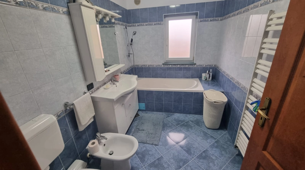 Oferta 3 camere, 140 mp , de vanzare casa in zona Nicolina,  Cardiomed imagine 4
