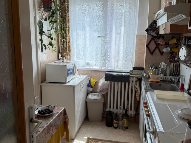 3 camere,  semidecomandat ,  72 mp , de vanzare apartament in zona Podu Ros,  (Liceul Racovita) 159598