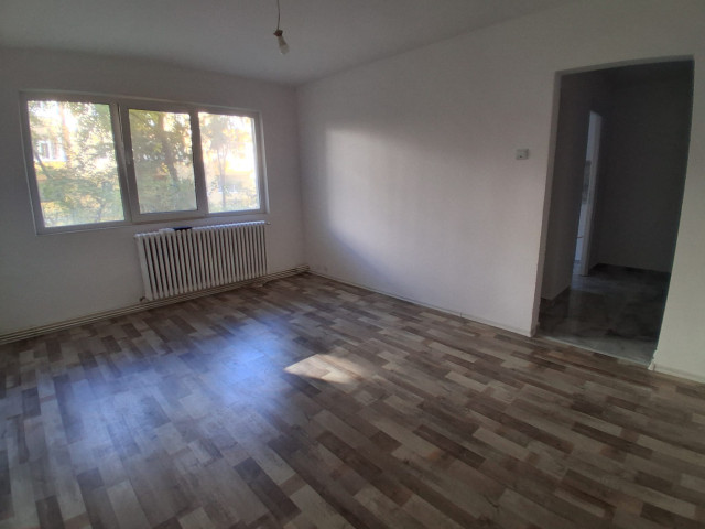 Podu Ros apartament  50 mp , 2 camere,  semidecomandat , de vanzare,  (Scoala Titu Maiorescu) 161779
