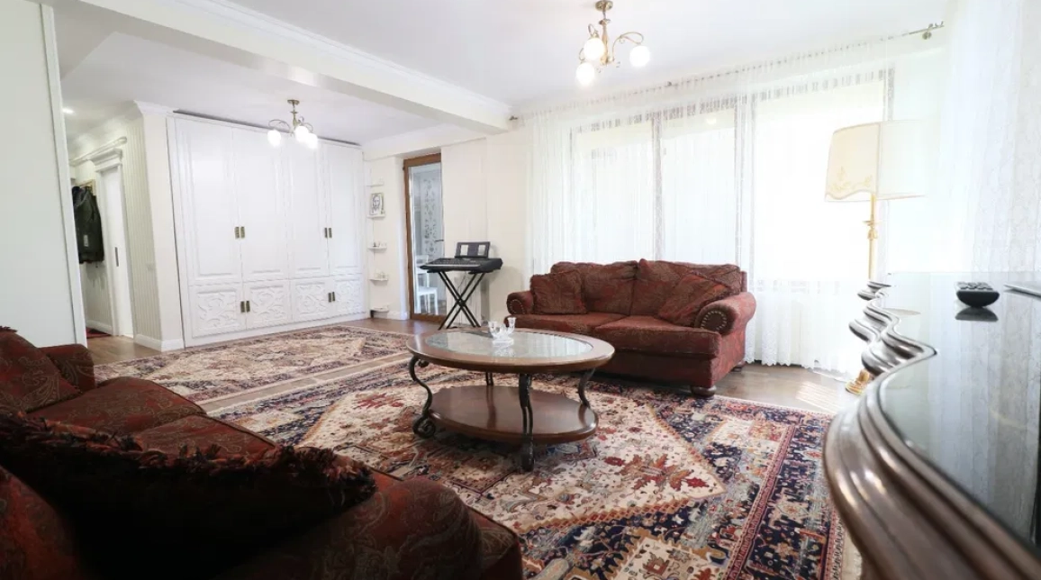 Oferta Apartament de inchiriat, 3 camere, decomandat, 120 mp , Centru,  Palas imagine 1