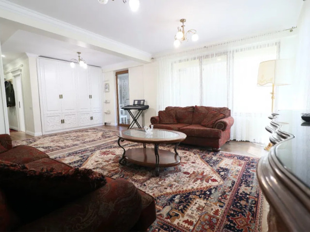 Apartament de inchiriat, 3 camere,  decomandat ,  120 mp , Centru,  (Palas) 162045