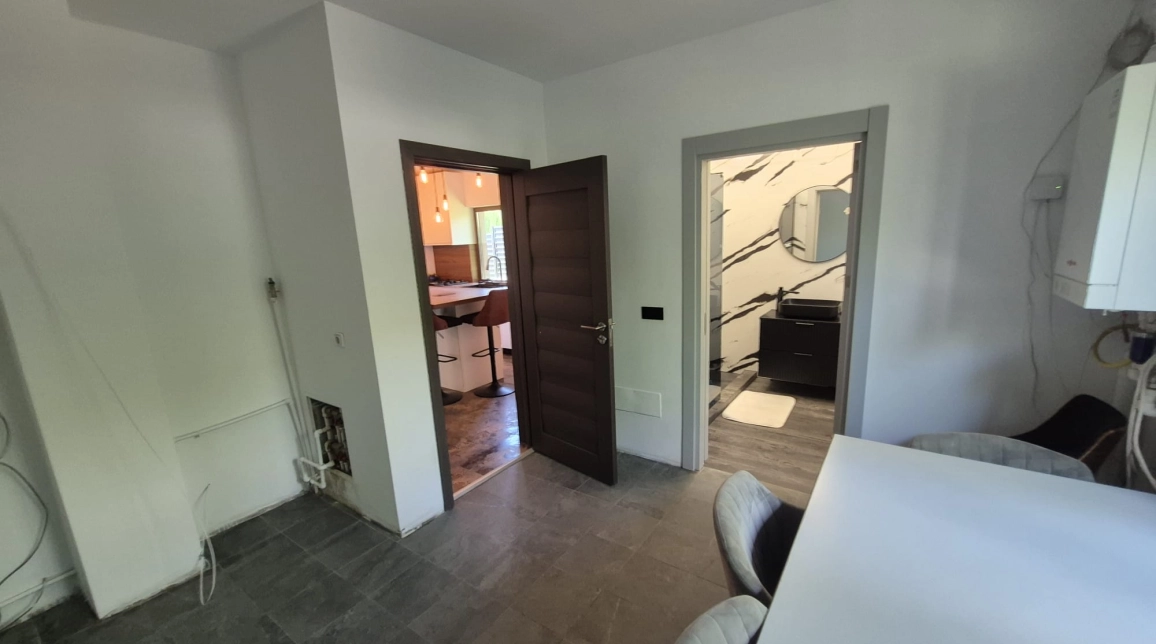 Oferta Casa, 5 camere, 148 mp , Miroslava, de vanzare,   Valea Adanca -5 drumuri imagine 6
