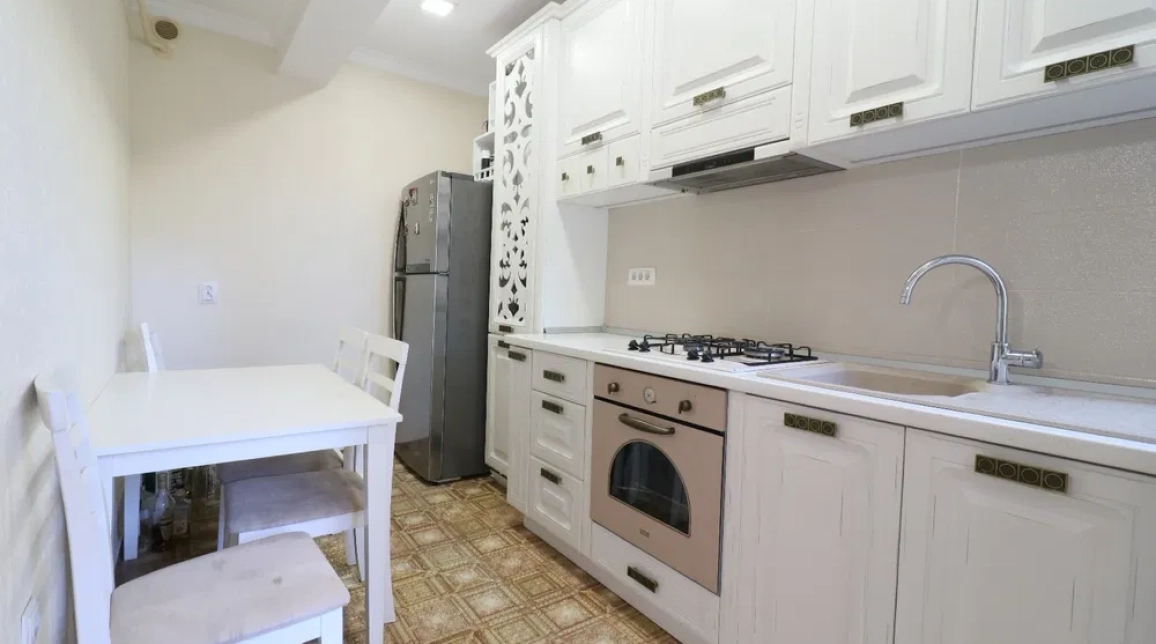 Oferta Apartament de inchiriat, 3 camere, decomandat, 120 mp , Centru,  Palas imagine 5