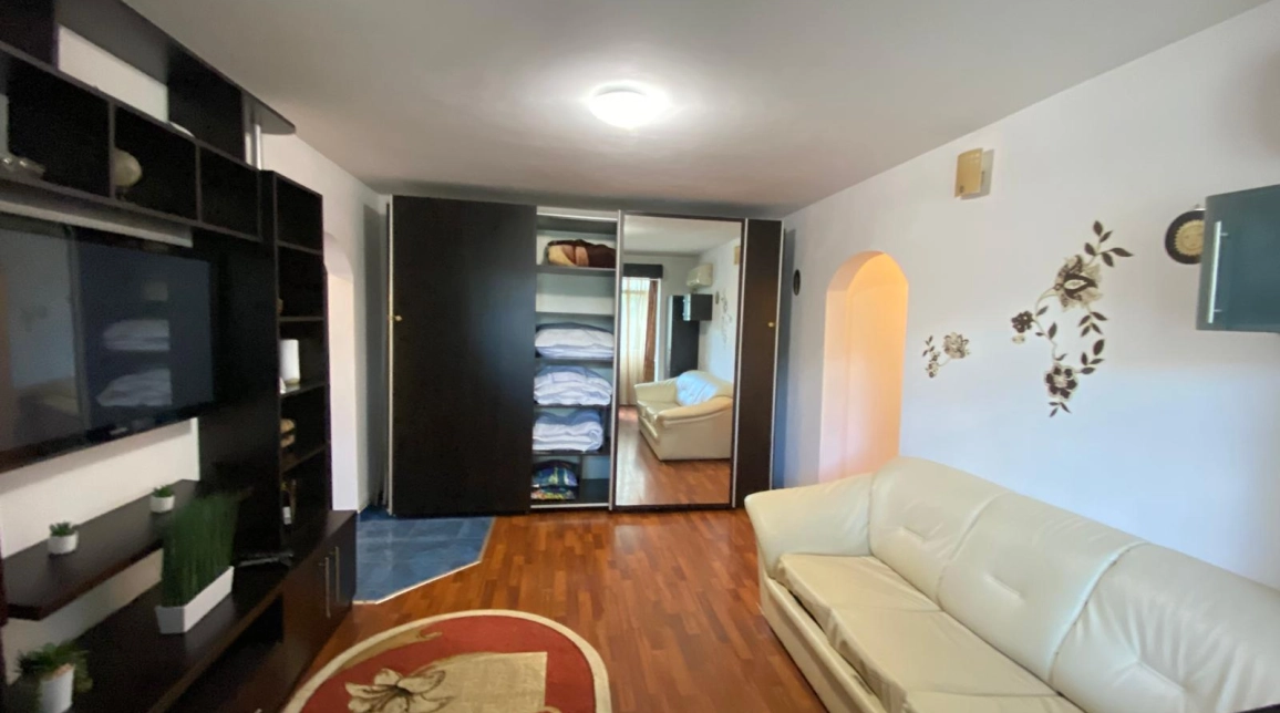 Oferta De vanzare apartament, 3 camere, semidecomandat, 66 mp , Podu Ros,  Bld Socola imagine 4