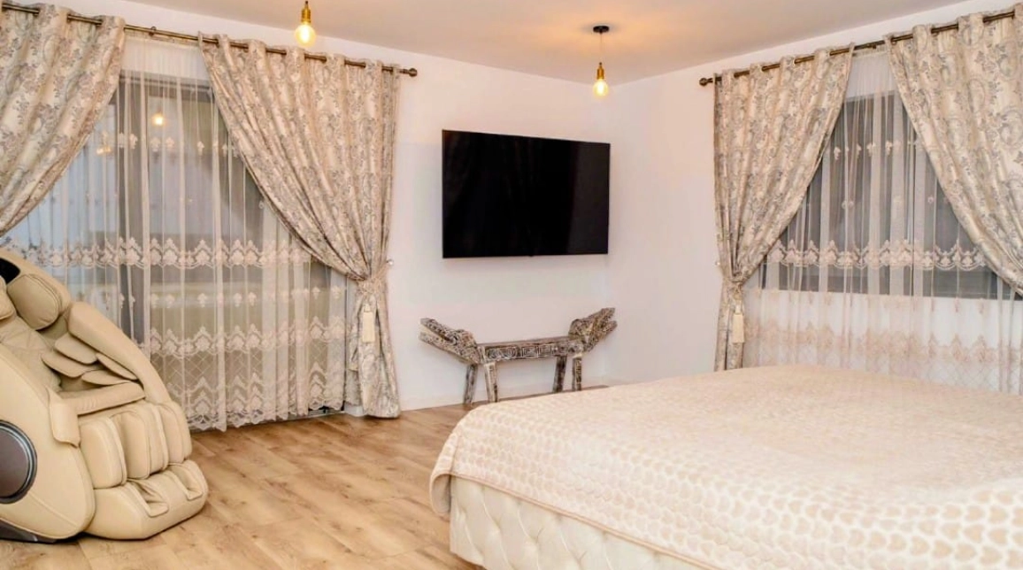 Oferta 6 camere, 245 mp , de vanzare casa in zona Breazu,  La asfalt imagine 9