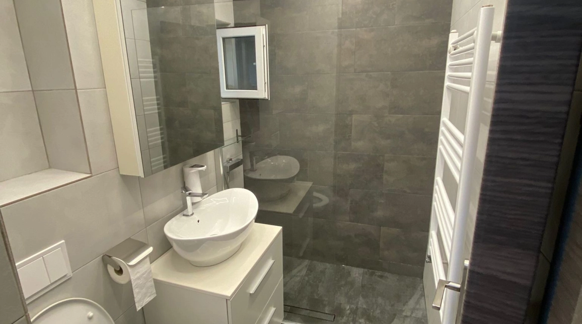 Oferta 3 camere, semidecomandat, 67 mp , de vanzare apartament in zona Podu Ros,  bld Tutora imagine 12