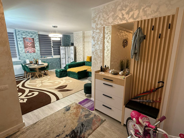 3 camere,  semidecomandat ,  72 mp , de vanzare apartament in zona CUG,  (Cartierul Visoianu Intabulat) 160013