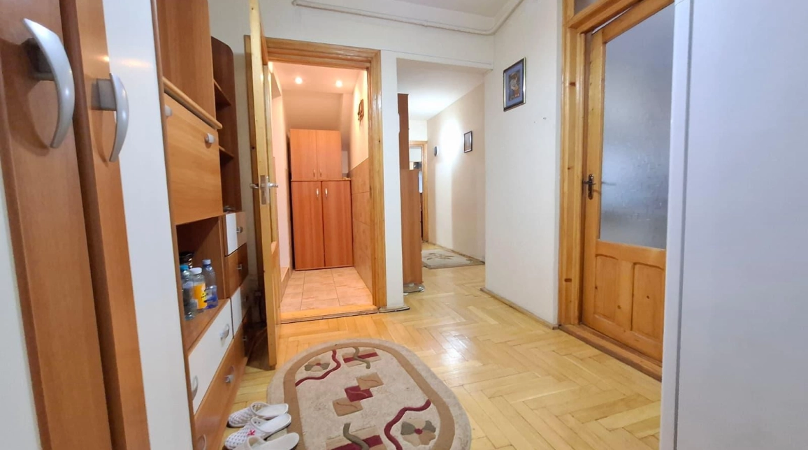 Oferta 3 camere, semidecomandat, 60 mp , de vanzare apartament in zona Nicolina,  Nicolina 2 imagine 1