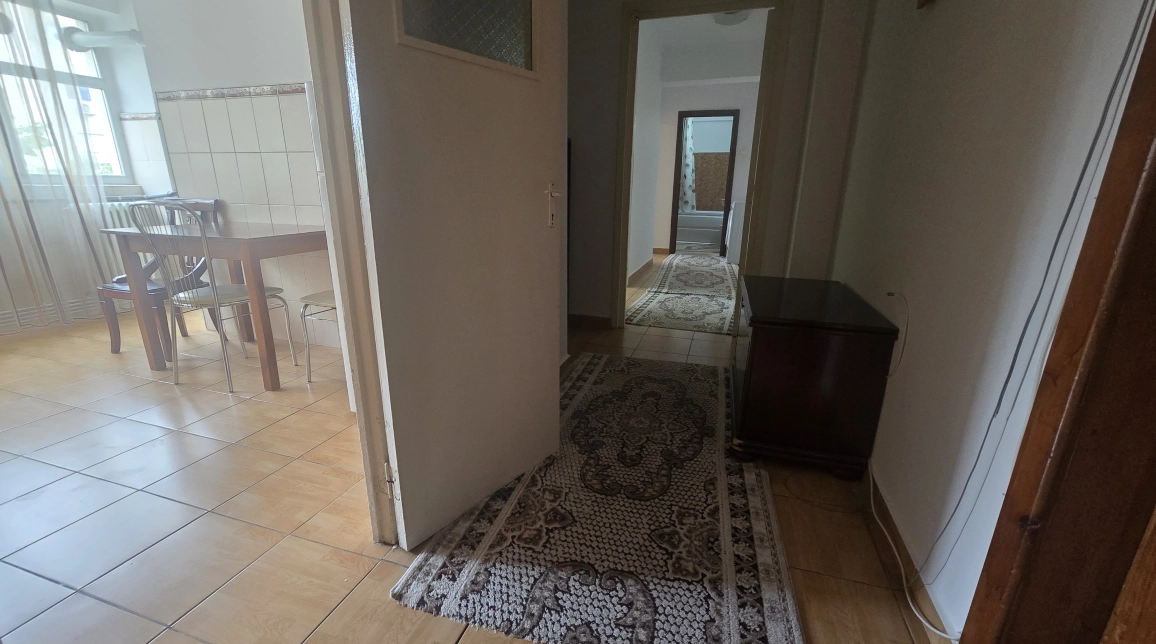 Oferta 3 camere, decomandat, 70 mp , de vanzare apartament in zona Centru Civic,  Vis-a-vis de Palatul Culturii -Hala Centrala imagine 2