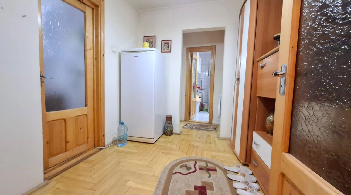 Oferta 3 camere, semidecomandat, 60 mp , de vanzare apartament in zona Nicolina,  Nicolina 2 imagine 3