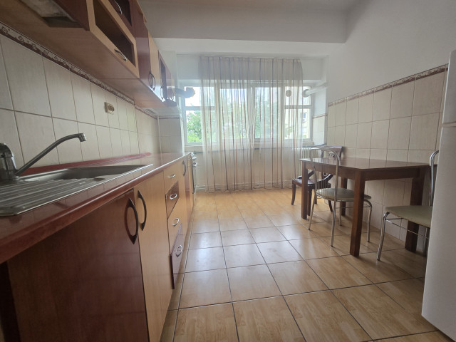 3 camere,  decomandat ,  70 mp , de vanzare apartament in zona Centru Civic,  (Vis-a-vis de Palatul Culturii -Hala Centrala) 162928