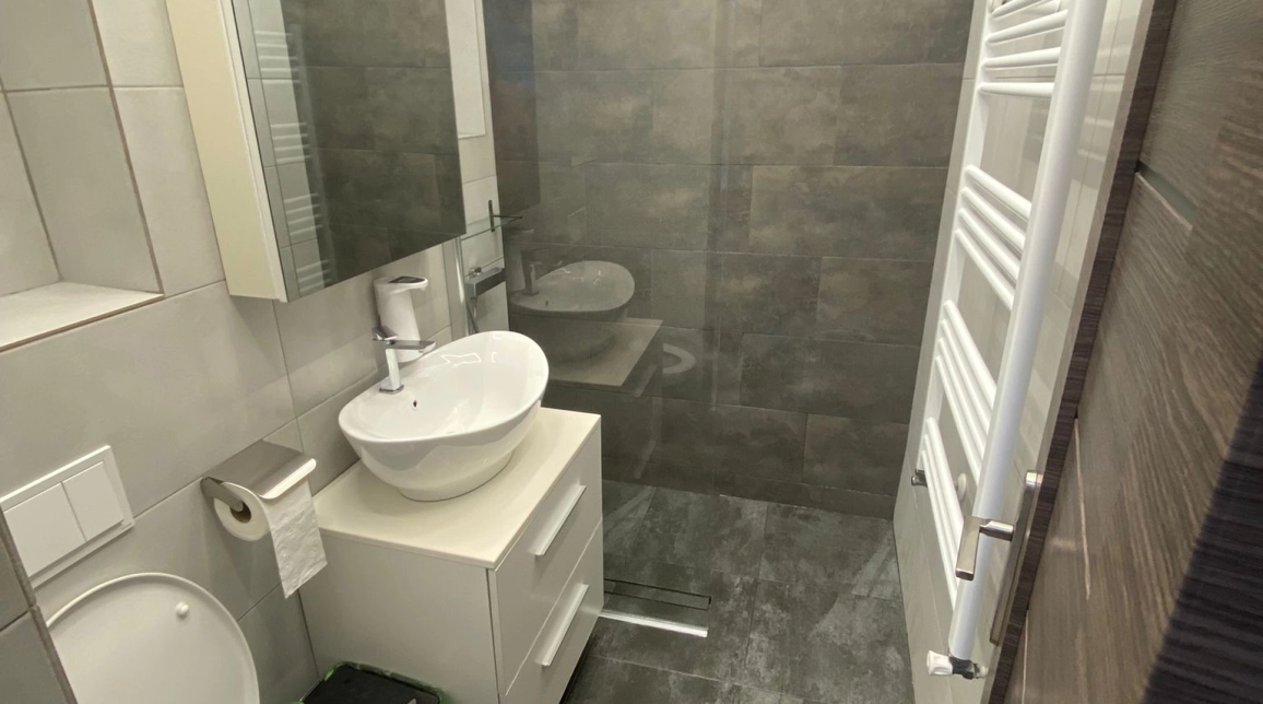 Oferta 3 camere, semidecomandat, 67 mp , de vanzare apartament in zona Podu Ros,  bld Tutora imagine 6
