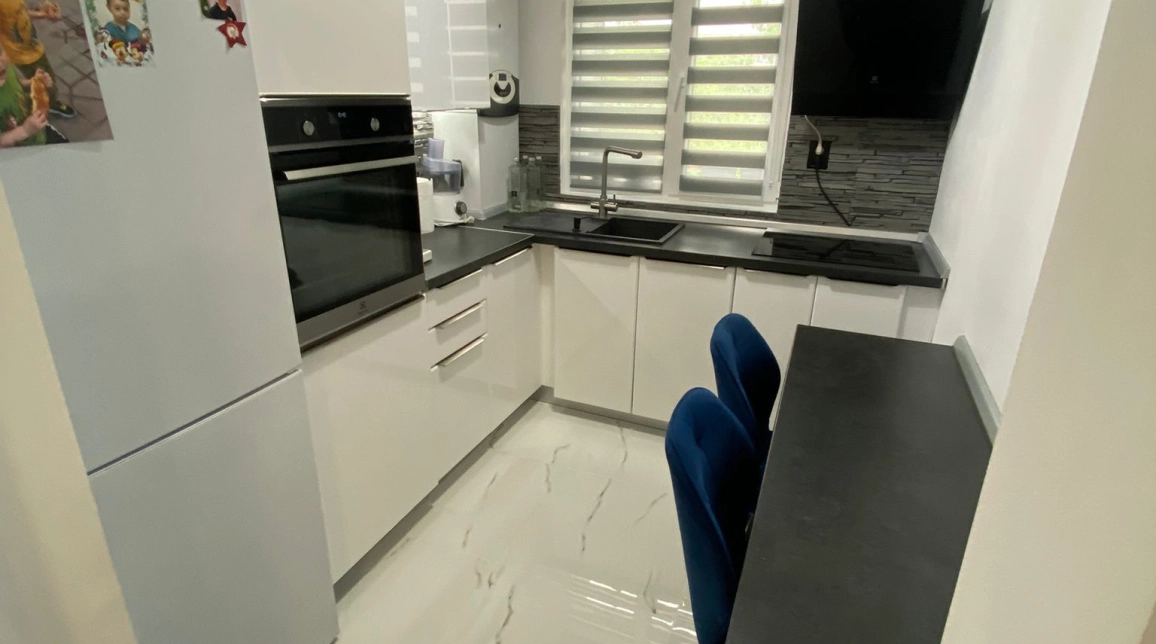 Oferta 3 camere, semidecomandat, 67 mp , de vanzare apartament in zona Podu Ros,  bld Tutora imagine 1