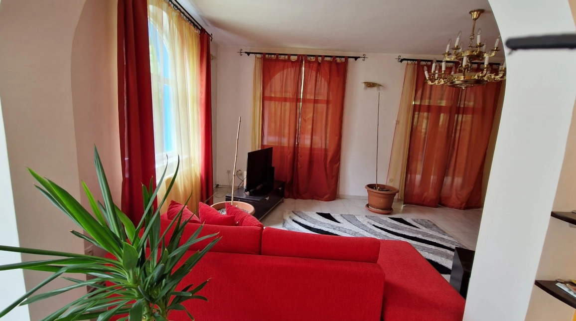 Oferta 4 camere, 180 mp , de vanzare casa in zona Bucium,   imagine 1