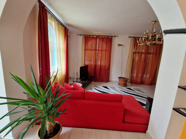 4 camere,  180mp, de vanzare vila in zona Bucium,   156143