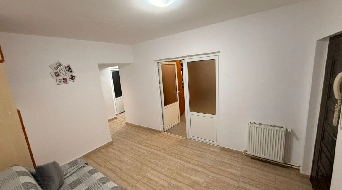 Oferta Dacia apartament 65 mp , 2 camere, decomandat, de vanzare,  Bicaz imagine 2