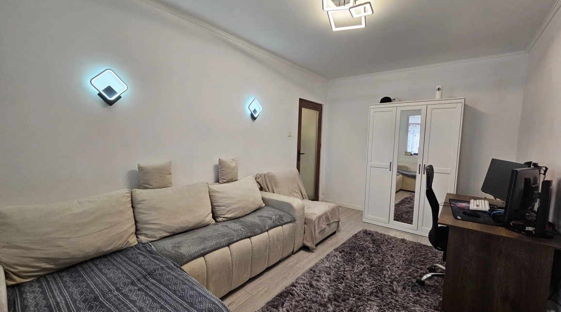 Oferta De vanzare apartament, 2 camere, nedecomandat, 50 mp , Alexandru cel Bun,  Liceul Miron Costin imagine 1