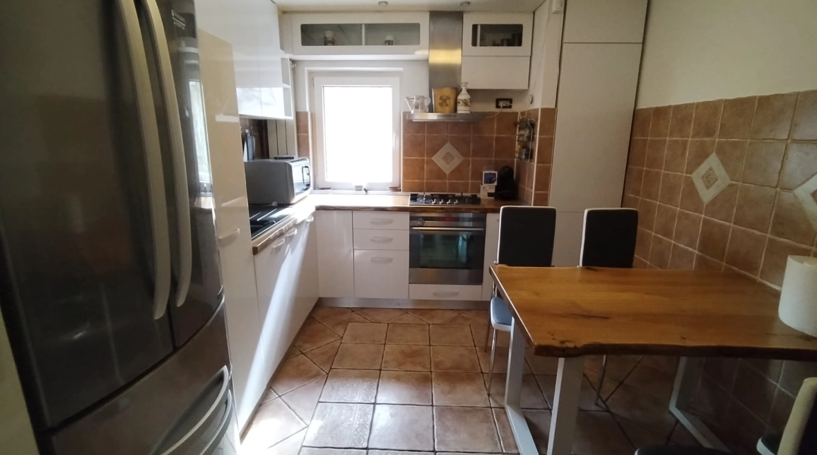Oferta Apartament de inchiriat, 3 camere, decomandat, 98 mp , Centru,  TG Cucu imagine 9