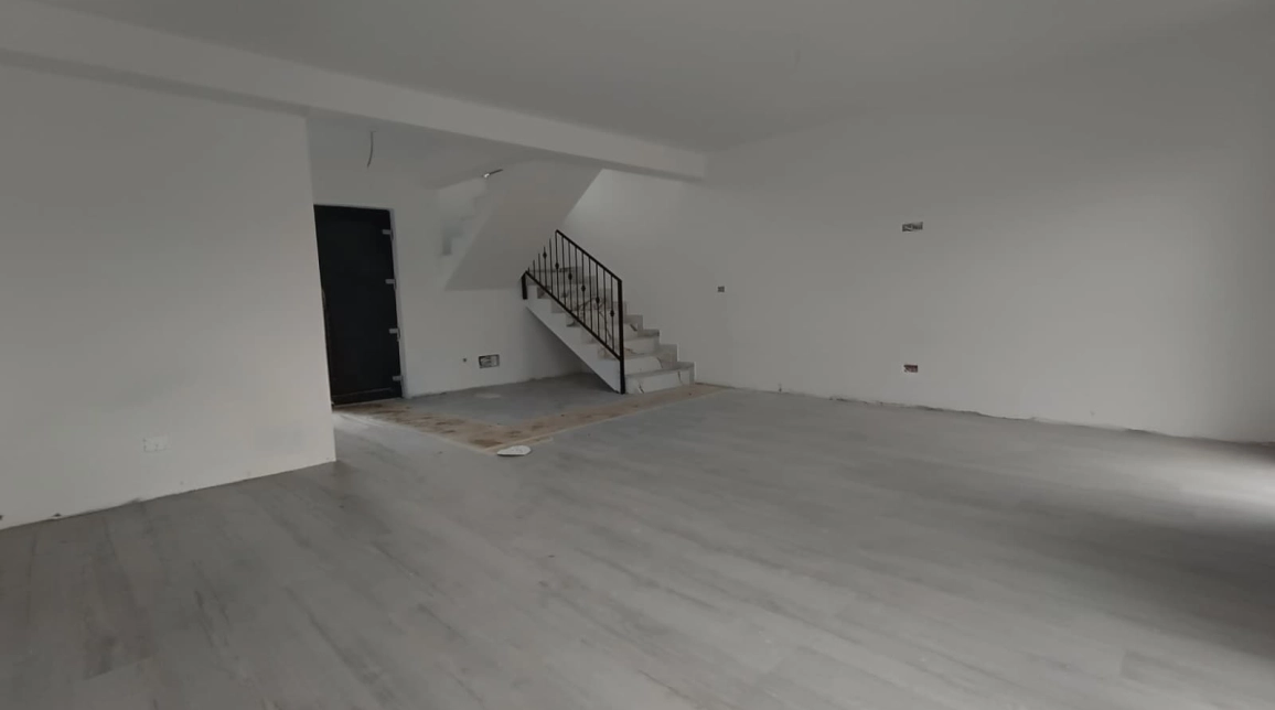 Oferta De vanzare casa, 4 camere, 120 mp , Rediu,  Cu vedere spre lac imagine 1