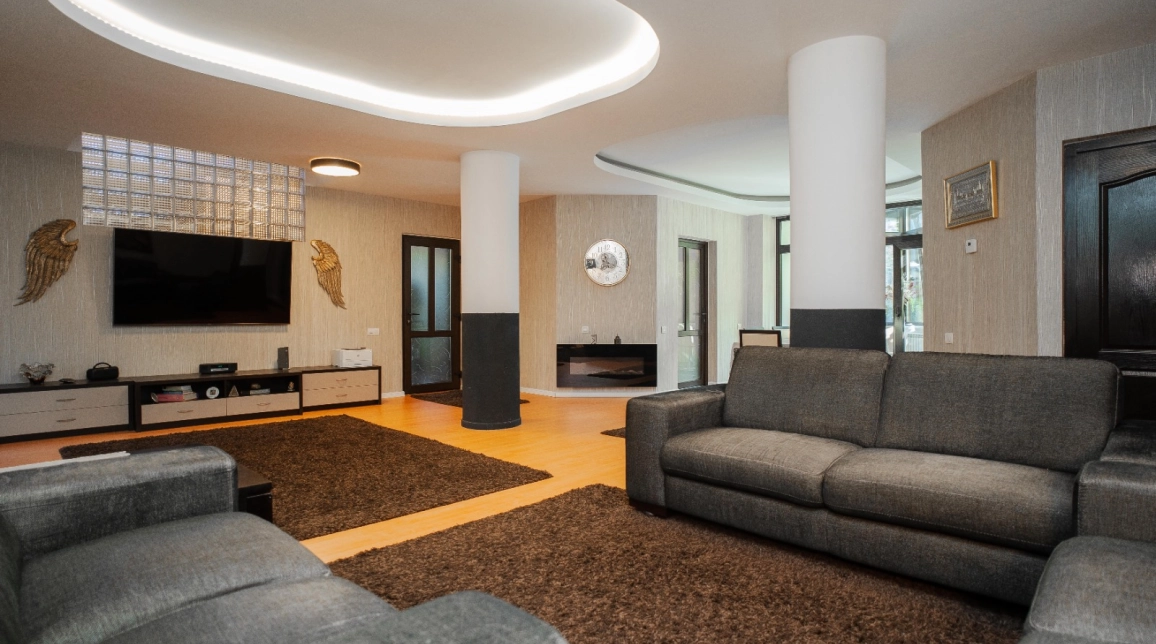 Oferta 10 camere, 634 mp , de vanzare casa in zona Tatarasi,  Piata Chirila imagine 1