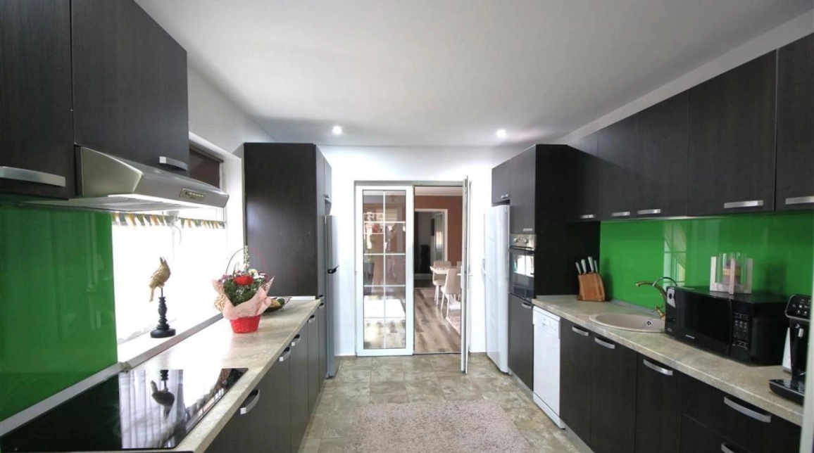 Oferta 3 camere, 150 mp , de vanzare casa in zona Miroslava,  in spate notar Miroslava imagine 7