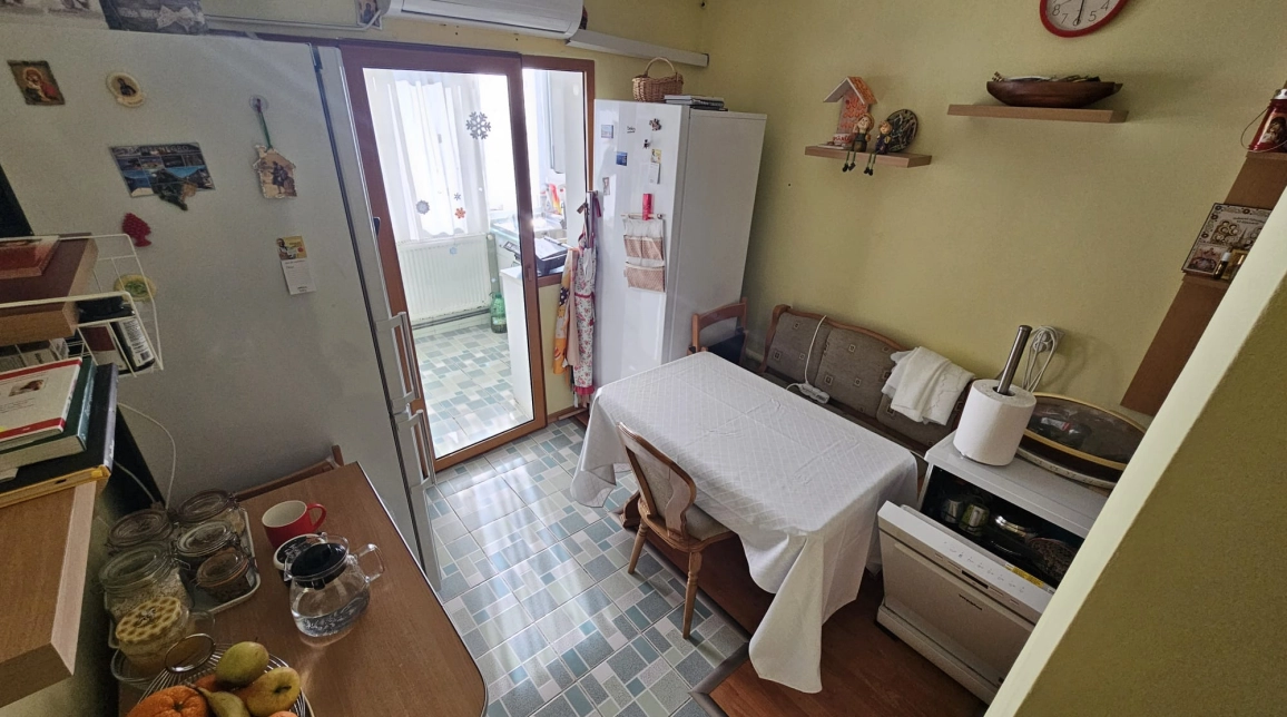 Oferta Apartament, 3 camere, decomandat, 71 mp , Nicolina, de vanzare,  Profi  imagine 4
