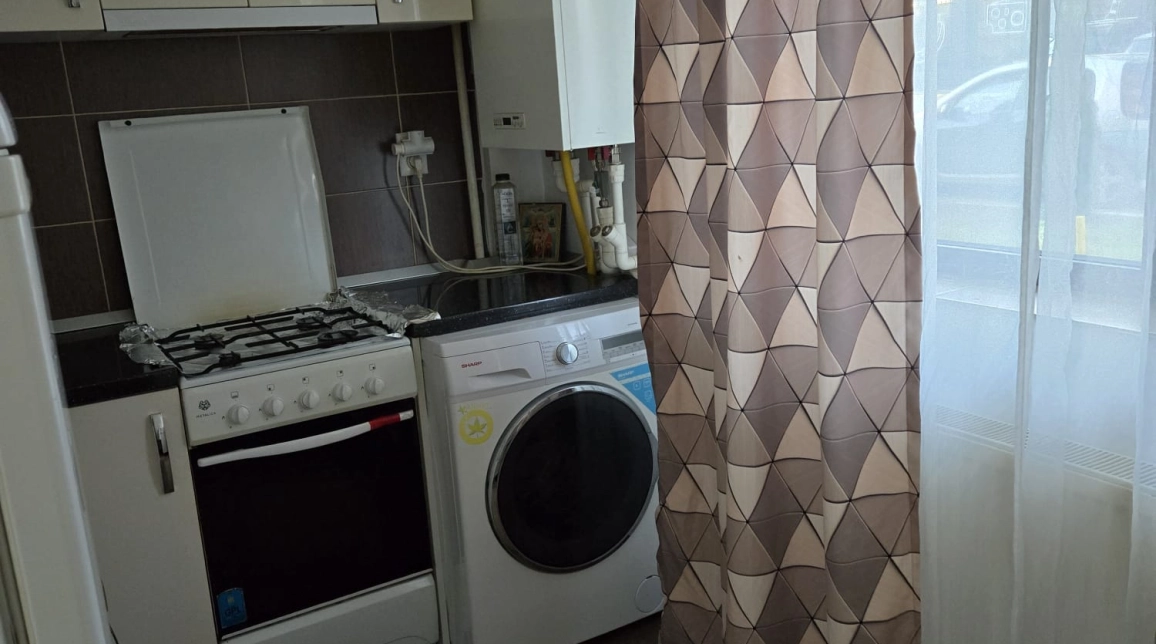 Oferta O camera, decomandat, 29 mp , de vanzare apartament in zona Valea Adanca,  5 drumuri imagine 1