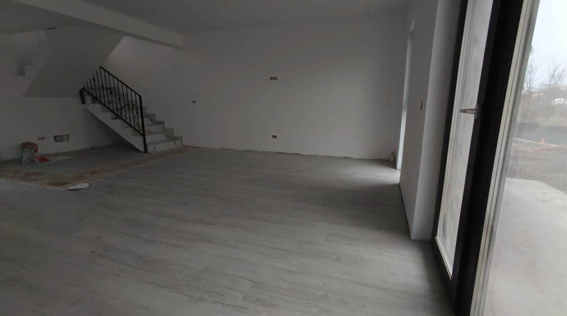 Oferta De vanzare casa, 4 camere, 120 mp , Rediu,  Cu vedere spre lac imagine 2
