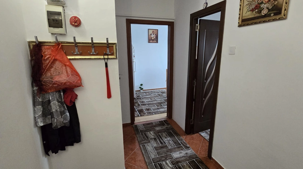 Oferta Apartament, 3 camere, semidecomandat, 65 mp , Podu Ros, de vanzare,  Sensul giratoriu imagine 2