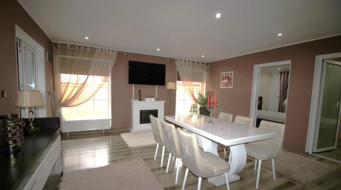 Oferta 3 camere, 150 mp , de vanzare casa in zona Miroslava,  in spate notar Miroslava imagine 2