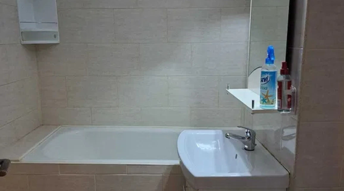 Oferta Apartament, o camera, decomandat, 40 mp , Nicolina, de inchiriat,  Lidl imagine 6