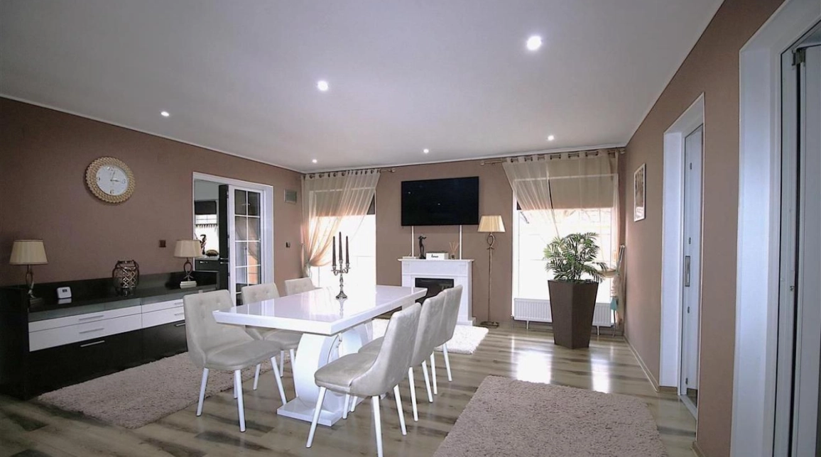 Oferta 3 camere, 150 mp , de vanzare casa in zona Miroslava,  in spate notar Miroslava imagine 11