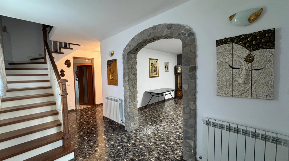 Oferta 4 camere, 194 mp , de vanzare casa in zona Tomesti,  Chicerea  inainte de Biserica imagine 5