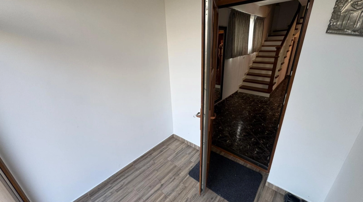 Oferta 4 camere, 194 mp , de vanzare casa in zona Tomesti,  Chicerea  inainte de Biserica imagine 4