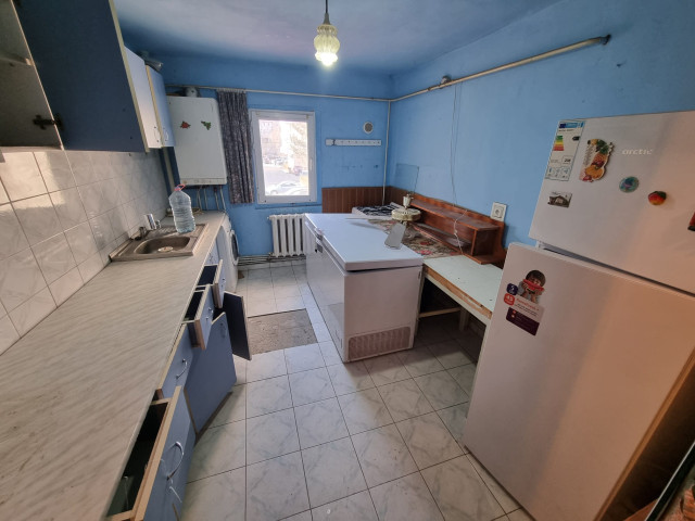 4 camere,  decomandat ,  93 mp , de vanzare apartament in zona Tomesti,  (Scoala Patrascanu) 161683