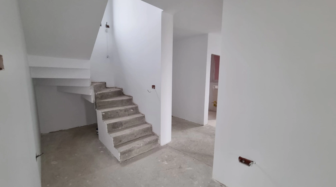 Oferta 5 camere, 177 mp , de vanzare casa in zona CUG,  5 drumuri - Valea Adanca imagine 8