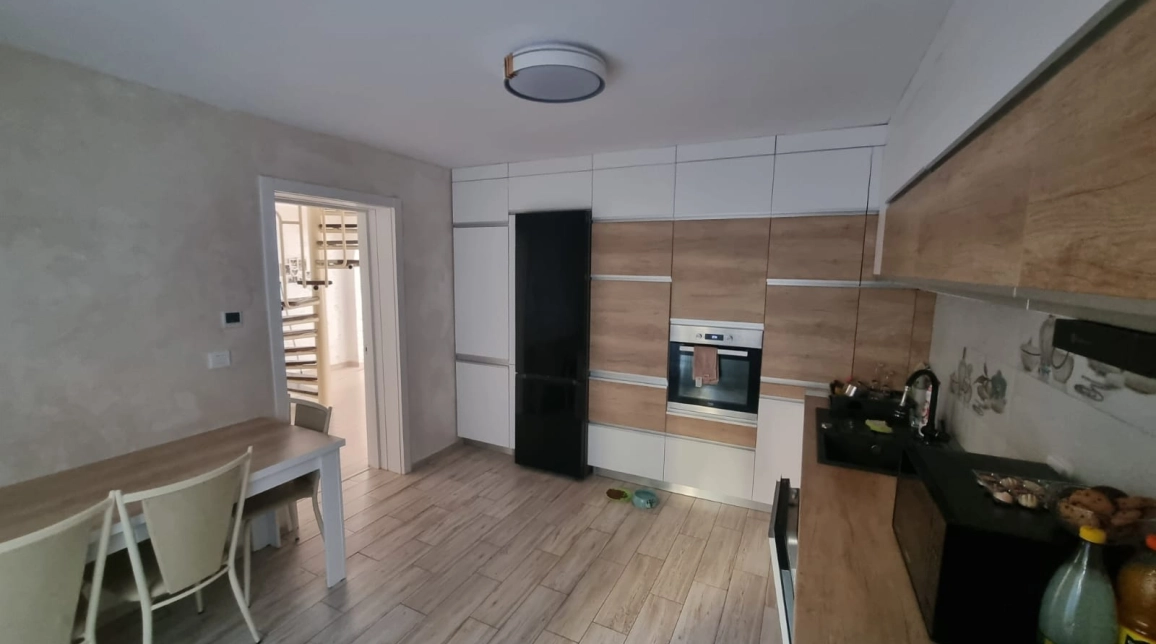 Oferta De vanzare casa, 5 camere, 200 mp , Valea Adanca,  la 200 ml de Aleea Tudor Neculai imagine 4