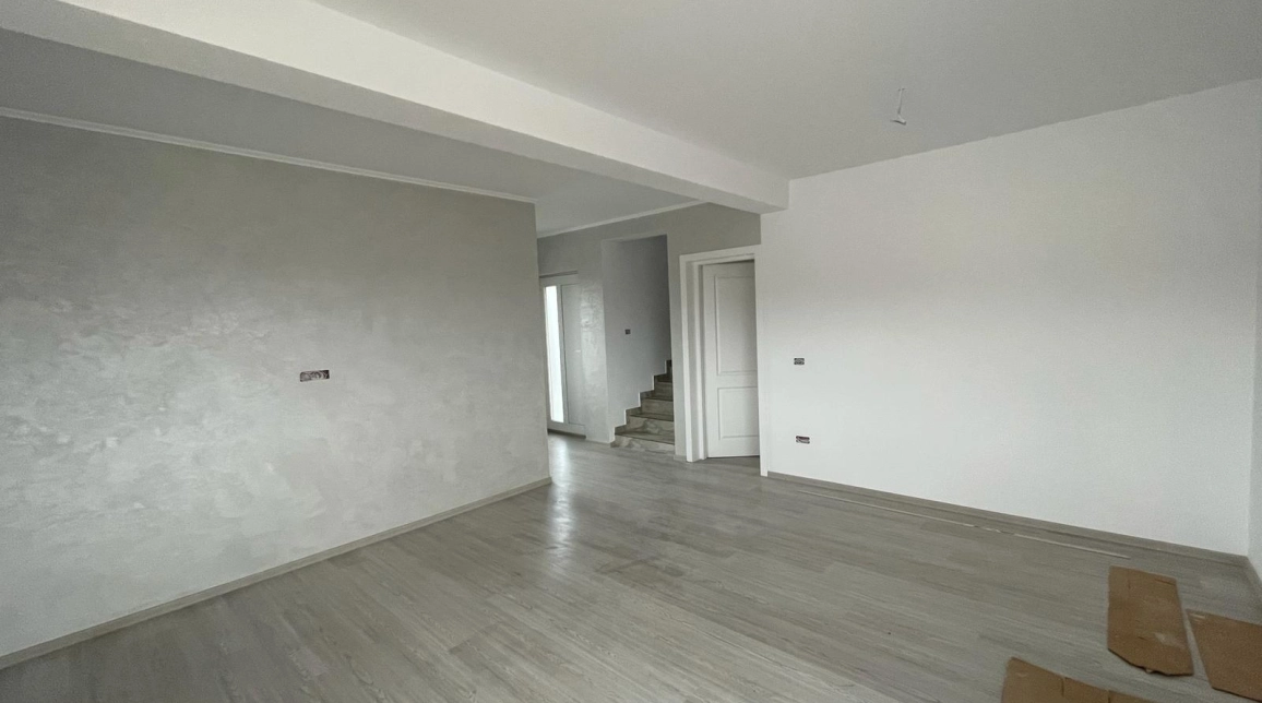 Oferta De vanzare casa, 4 camere, 106 mp , Rediu,  Restaurant Casablanca imagine 1
