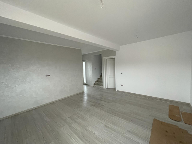 De vanzare casa, 4 camere,  106mp, Rediu,  (Restaurant Casablanca) 154532