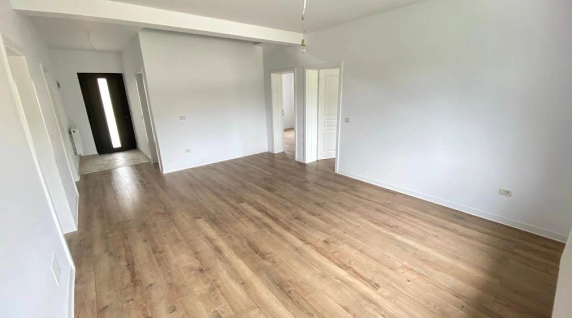 Oferta De vanzare casa, 4 camere, 100 mp , Miroslava,  La 2 km de Primaria Miroslava imagine 1