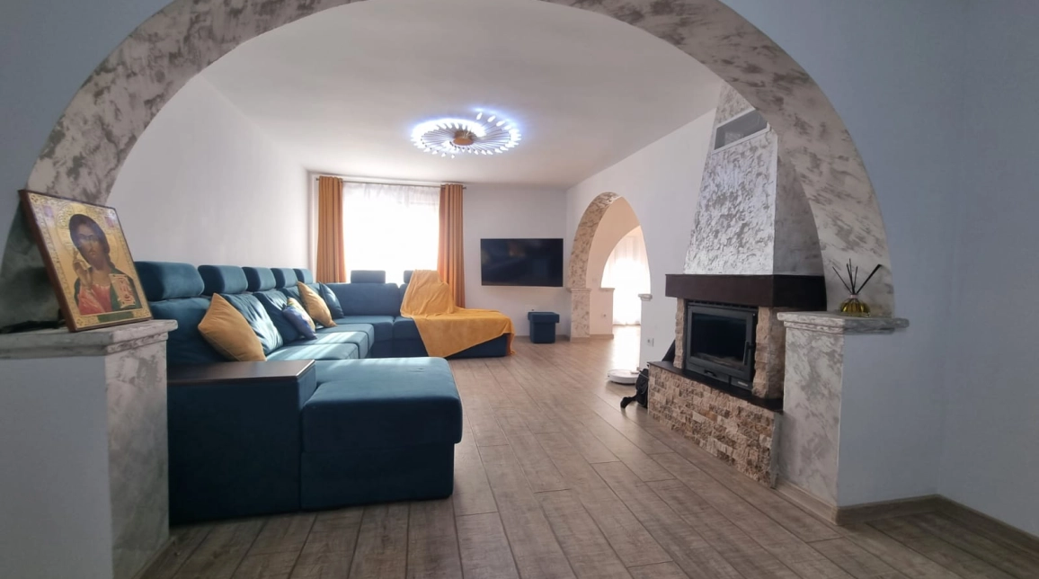 Oferta De vanzare casa, 5 camere, 200 mp , Valea Adanca,  la 200 ml de Aleea Tudor Neculai imagine 1