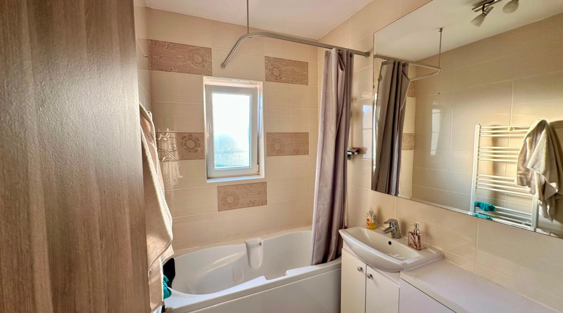 Oferta 3 camere, , 70 mp , de vanzare apartament in zona Valea Lupului,  Rond Era imagine 2